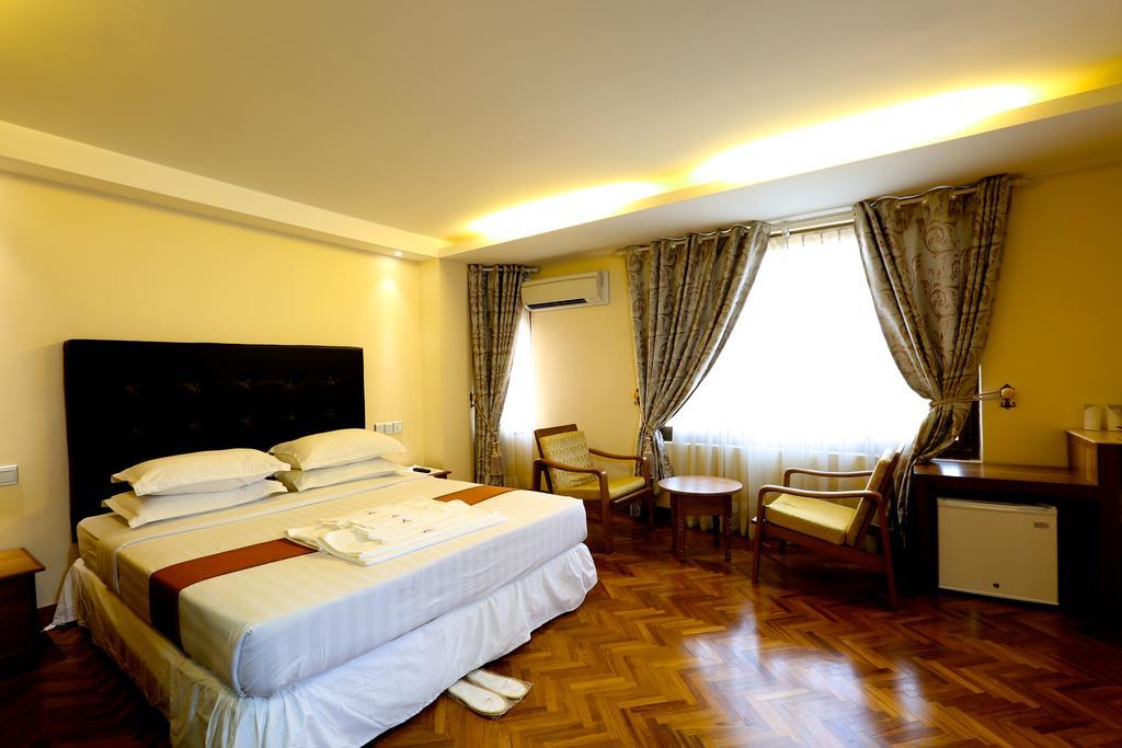 Queen'S Park Hotel Yangon Exterior photo