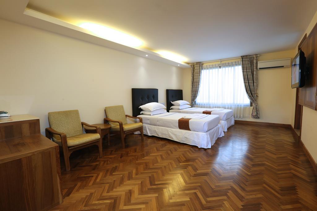 Queen'S Park Hotel Yangon Exterior photo
