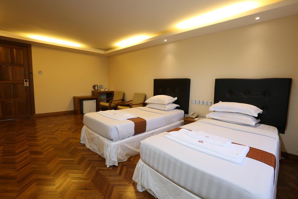 Queen'S Park Hotel Yangon Exterior photo