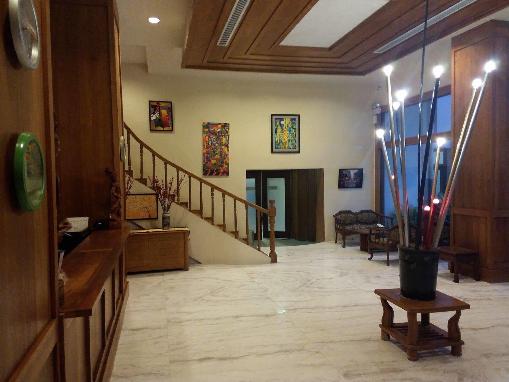 Queen'S Park Hotel Yangon Exterior photo
