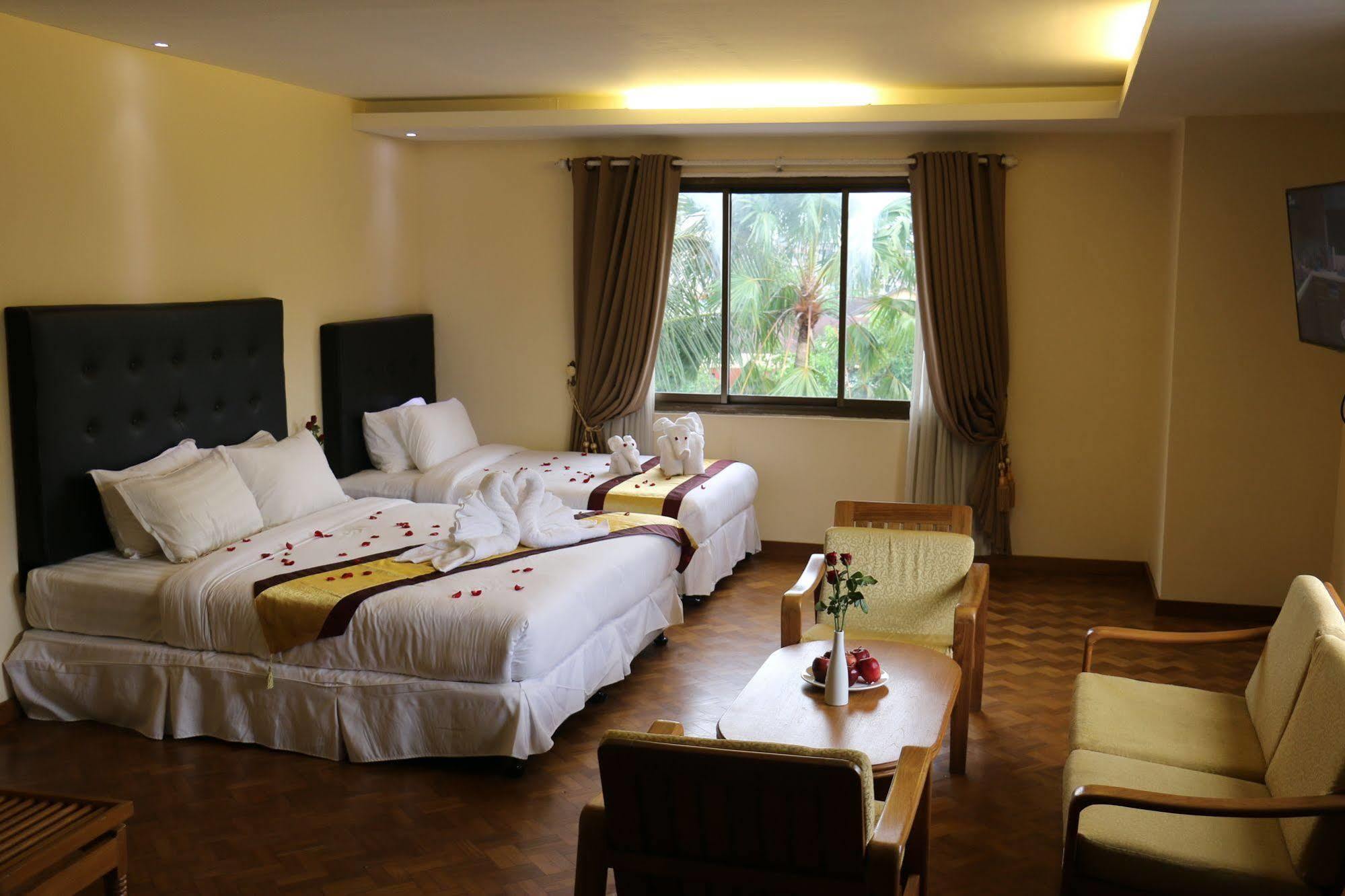 Queen'S Park Hotel Yangon Exterior photo