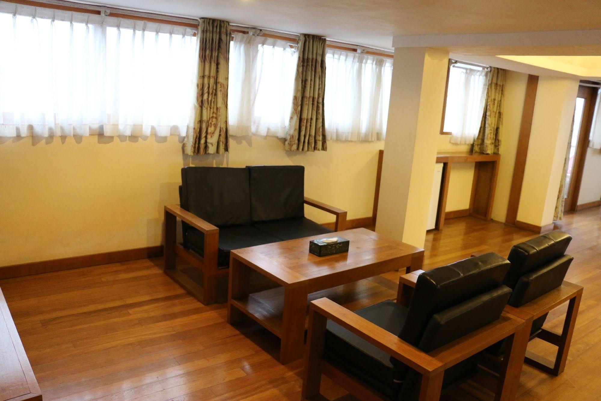 Queen'S Park Hotel Yangon Exterior photo