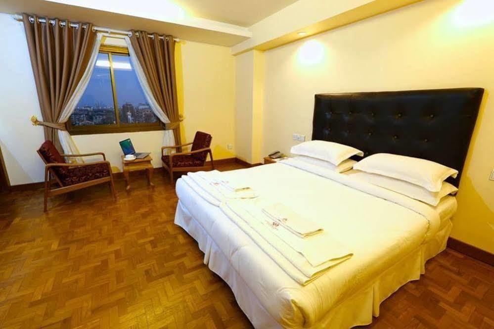 Queen'S Park Hotel Yangon Exterior photo
